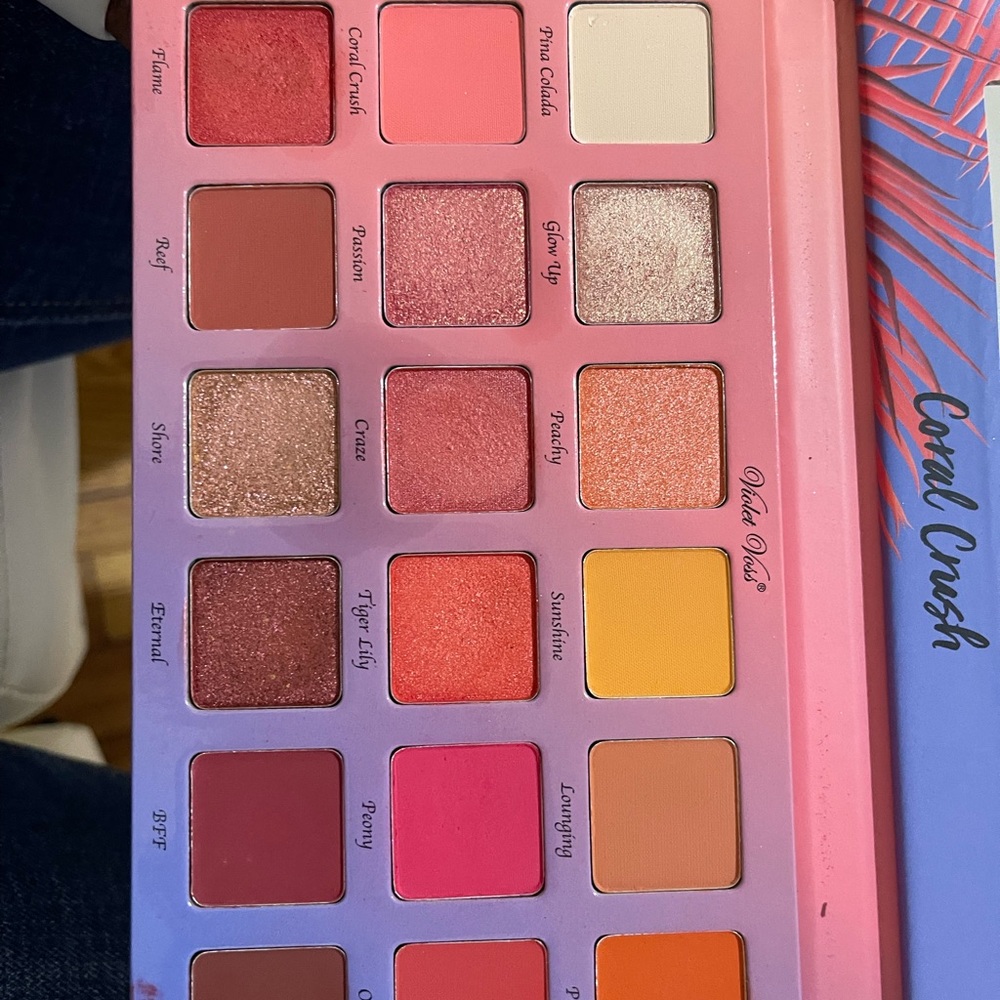 Violet Voss Coral palette